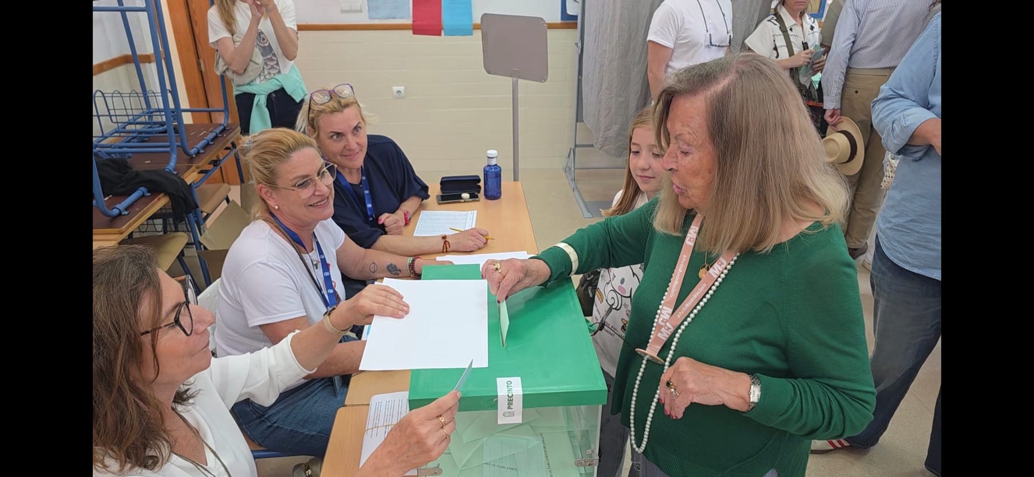 María Luz Gómez votando en las elecciones andaluzas del 17M
